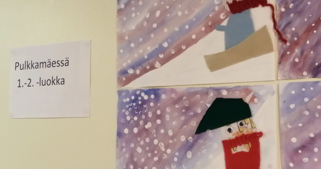 Hinnerjoen koulun 1.-2. -luokan taiteen aiheena on Pulkkamäki.